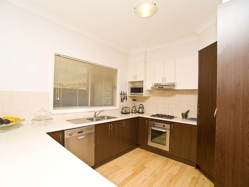 5 Dobell Crescent, Caroline Springs VIC 3023