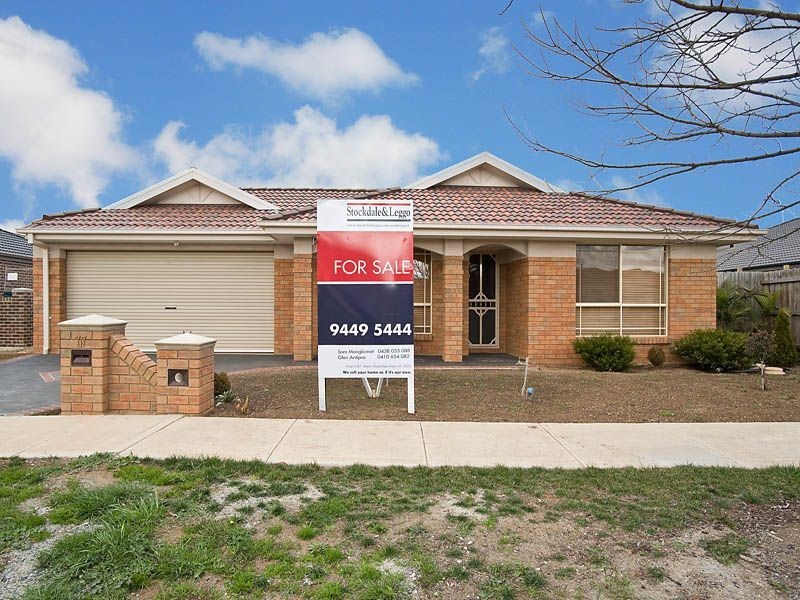 77 Loddon Drive, Taylors Hill VIC 3037