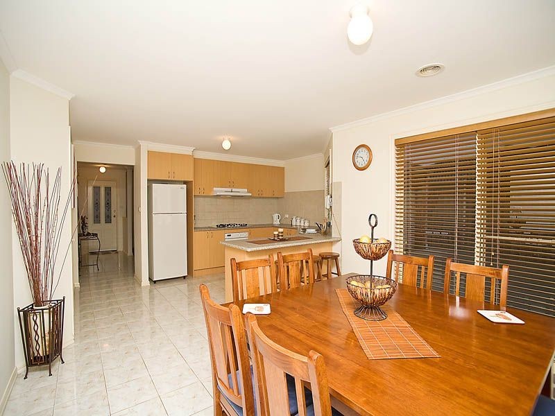 77 Loddon Drive, Taylors Hill VIC 3037