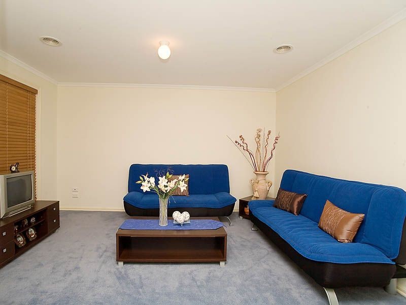 77 Loddon Drive, Taylors Hill VIC 3037