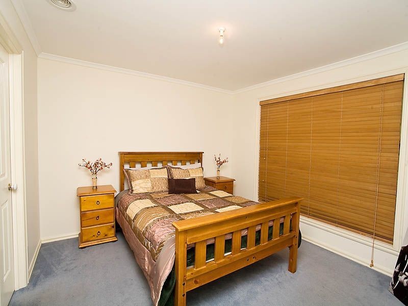 77 Loddon Drive, Taylors Hill VIC 3037