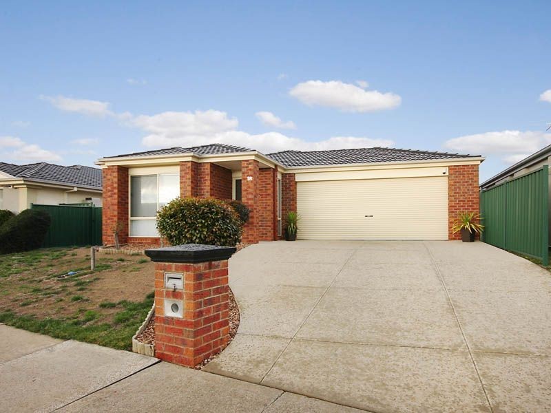 18 Fairweather Drive, Burnside VIC 3023