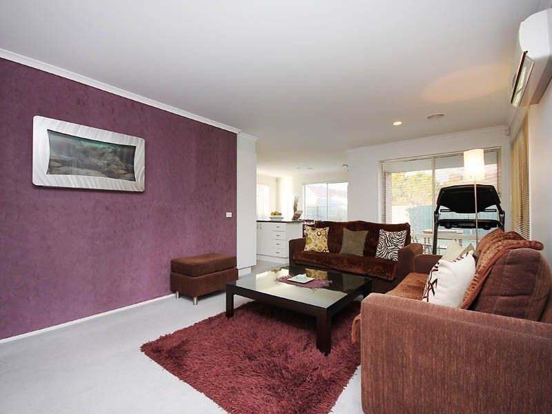 18 Fairweather Drive, Burnside VIC 3023