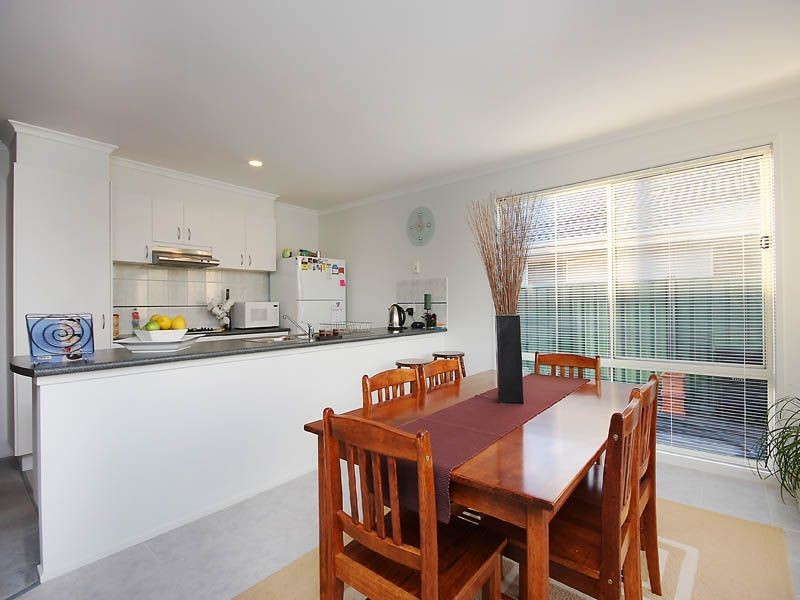 18 Fairweather Drive, Burnside VIC 3023