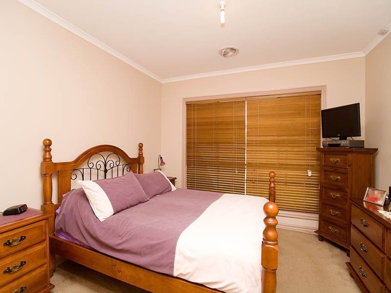 2/139 Quinn Street, Deer Park VIC 3023