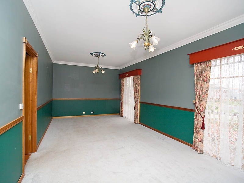6 Booth Way, Taylors Lakes VIC 3038