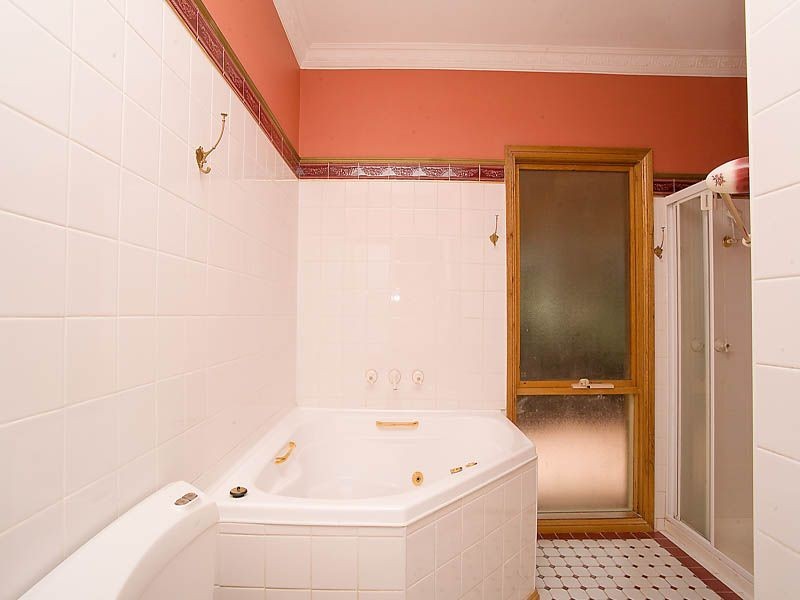 6 Booth Way, Taylors Lakes VIC 3038