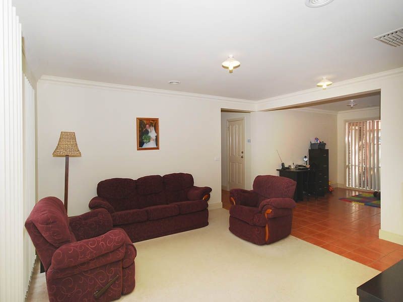 9 Clarendon Wynd, Caroline Springs VIC 3023