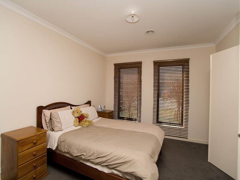 2 Bovard Close, Caroline Springs VIC 3023