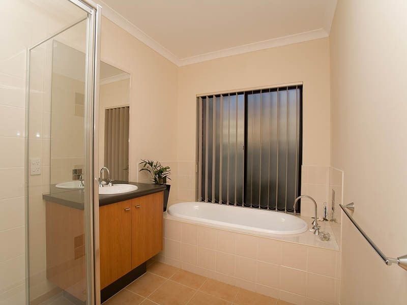 2 Bovard Close, Caroline Springs VIC 3023