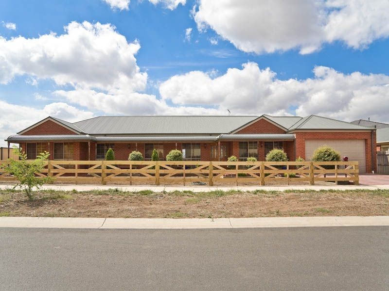 4 Bramshaw Crescent, Hillside VIC 3037