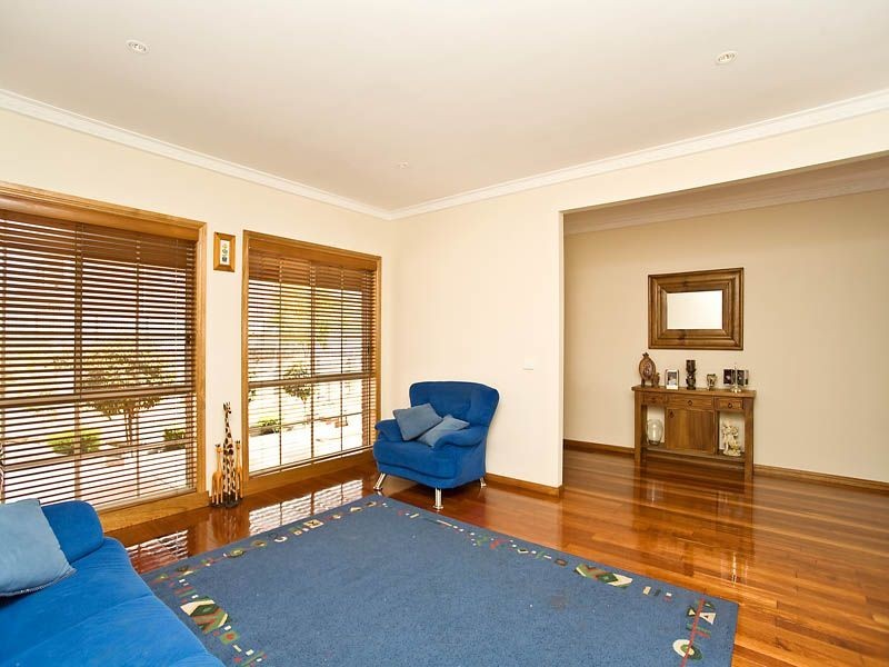 4 Bramshaw Crescent, Hillside VIC 3037