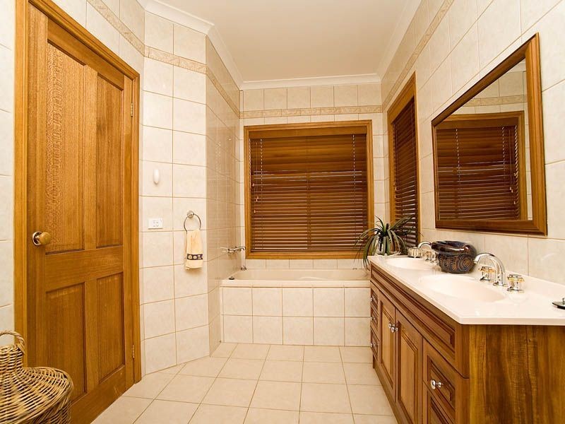 4 Bramshaw Crescent, Hillside VIC 3037
