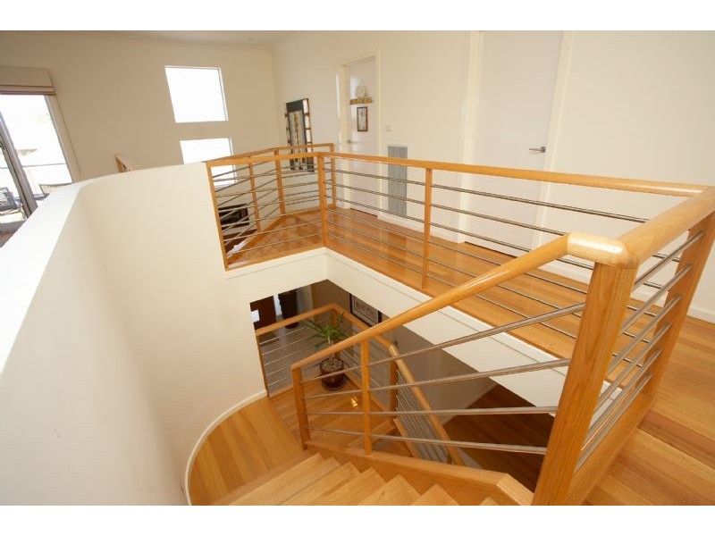 2 Waterford Close, Caroline Springs VIC 3023