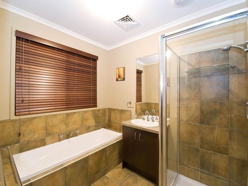 2 Tarquin Place, Hillside VIC 3037