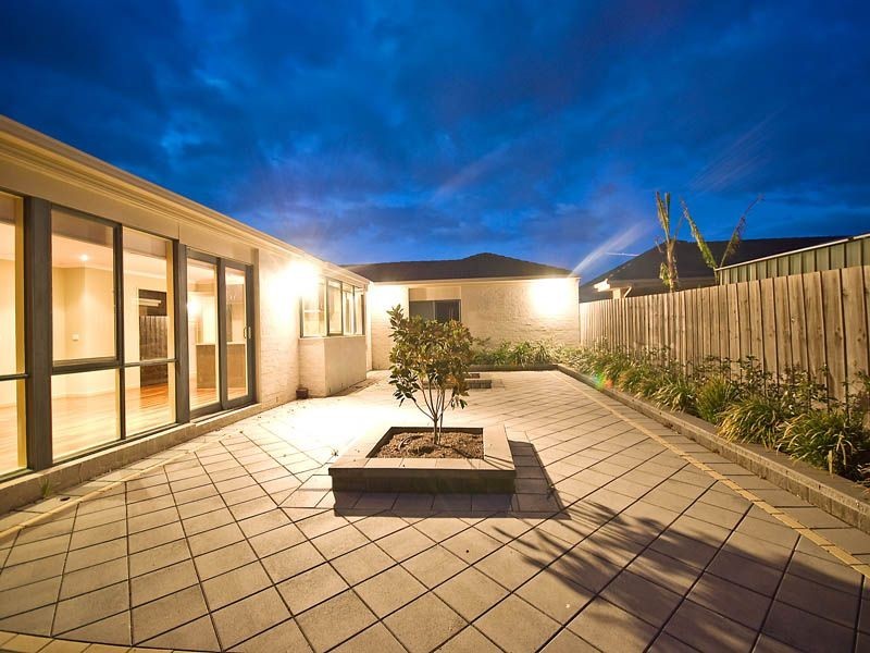 2 Tarquin Place, Hillside VIC 3037
