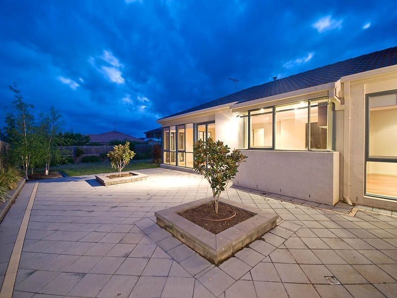 2 Tarquin Place, Hillside VIC 3037