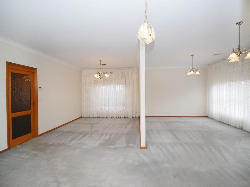 5 Hallmark Place, Keilor Downs VIC 3038