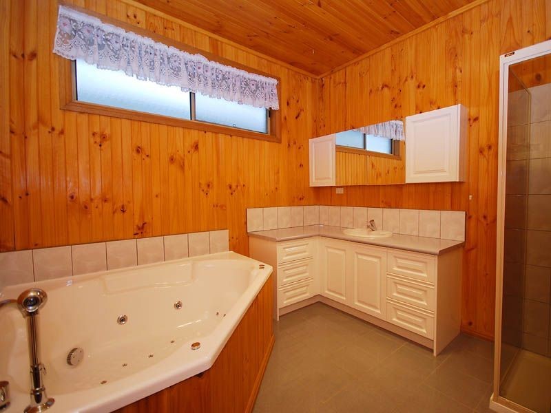 5 Hallmark Place, Keilor Downs VIC 3038