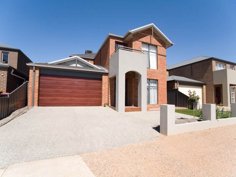 8 Errindura Place, Caroline Springs VIC 3023