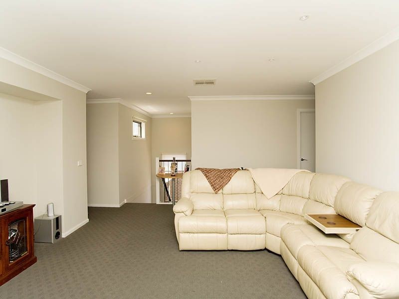 8 Errindura Place, Caroline Springs VIC 3023