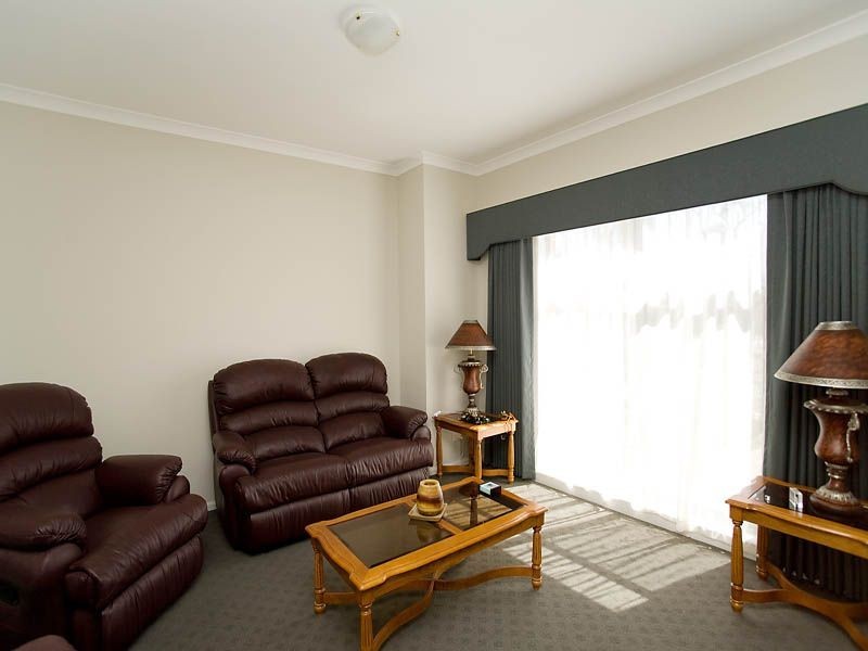 8 Errindura Place, Caroline Springs VIC 3023
