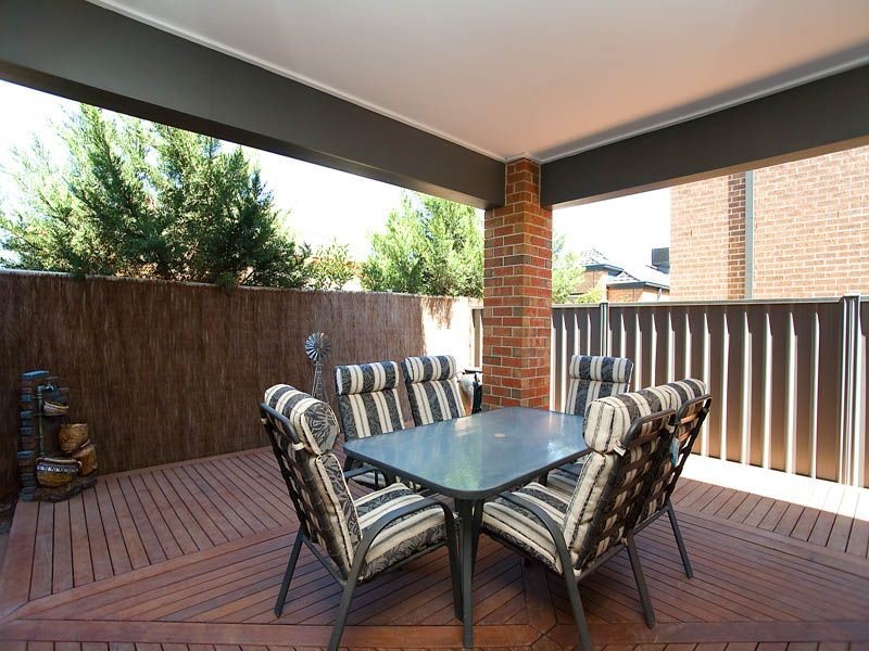 8 Errindura Place, Caroline Springs VIC 3023