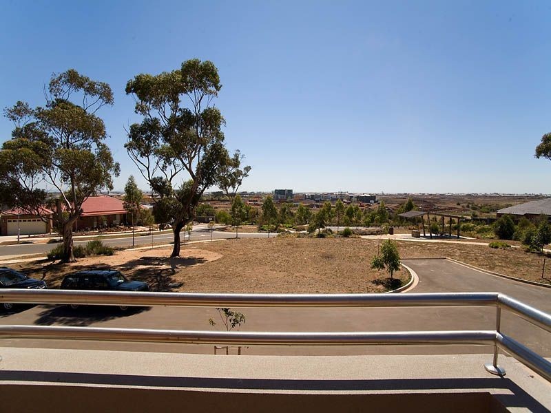 8 Errindura Place, Caroline Springs VIC 3023