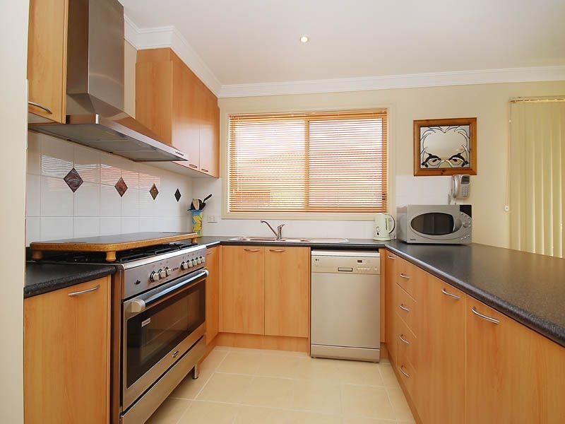 9 Clitheroe Green, Derrimut VIC 3030