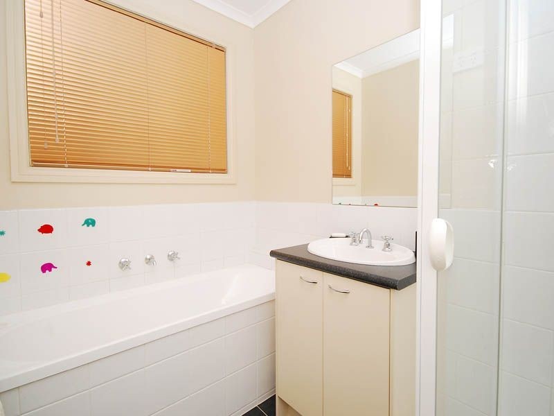 9 Clitheroe Green, Derrimut VIC 3030