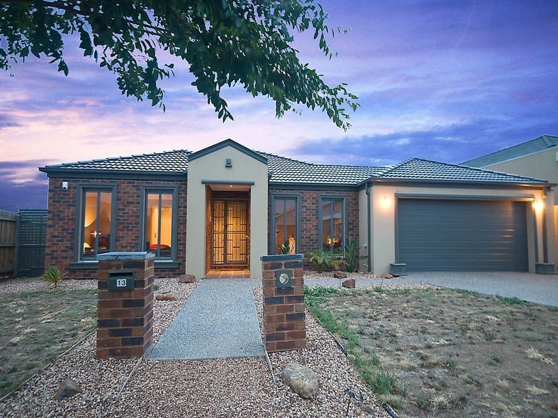 13 Puckle Street, Taylors Hill VIC 3037