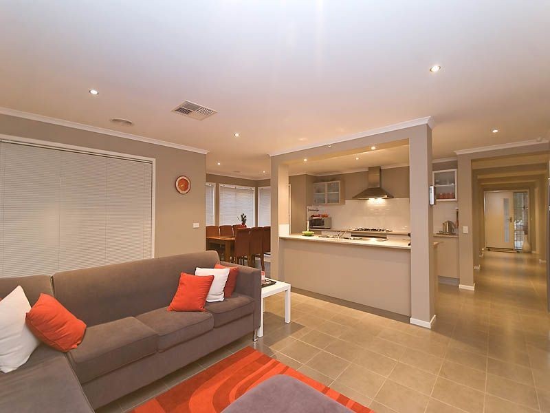13 Puckle Street, Taylors Hill VIC 3037