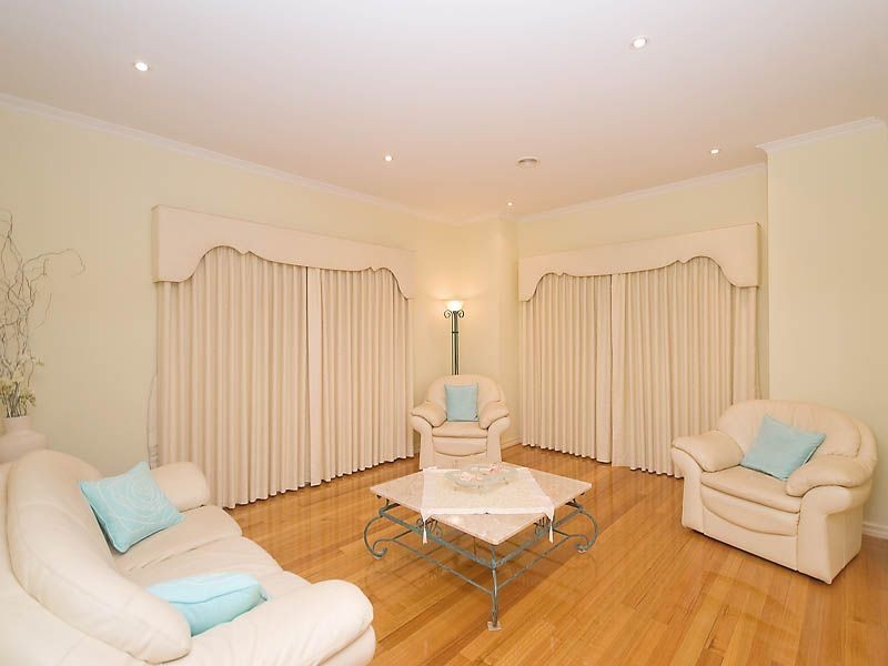13 King Circuit, Caroline Springs VIC 3023
