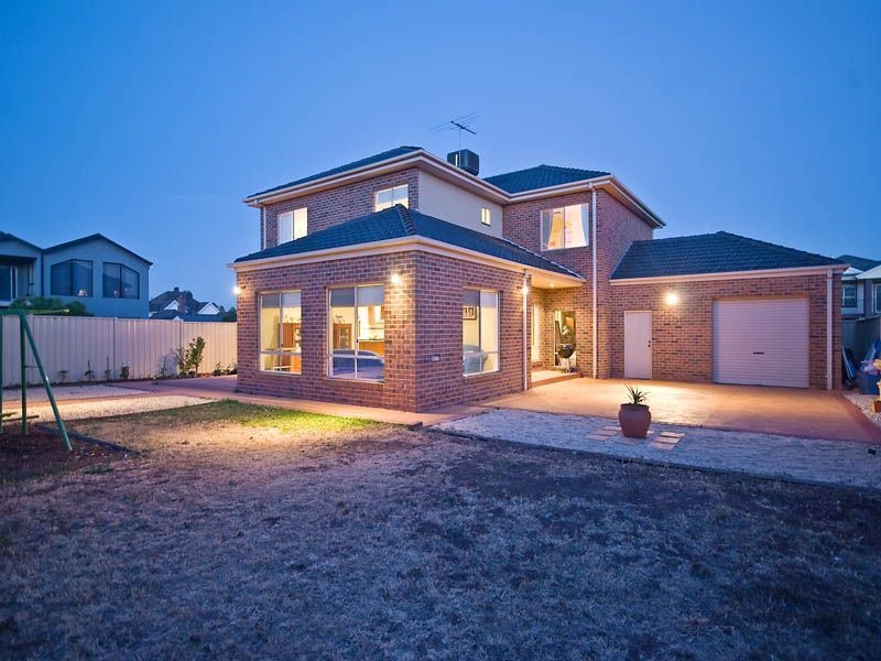 13 King Circuit, Caroline Springs VIC 3023