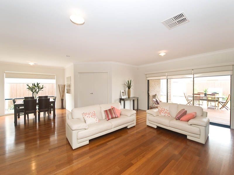 9 Tunbridge Road, Cairnlea VIC 3023