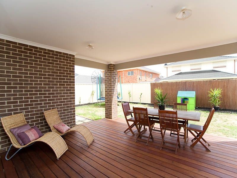 9 Tunbridge Road, Cairnlea VIC 3023