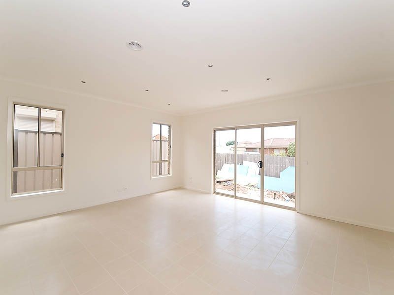 17 Cunningham Chase, Burnside VIC 3023