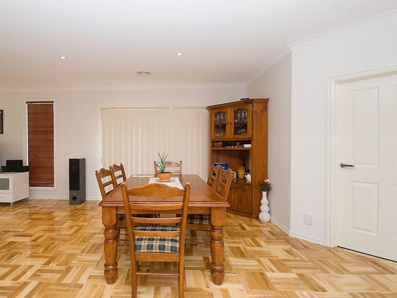 2 Hyde Close, Burnside VIC 3023