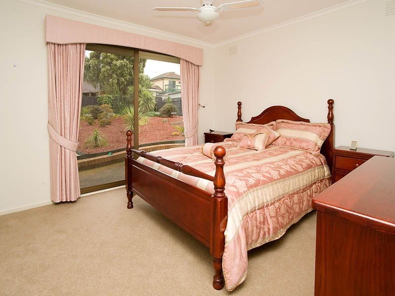 13 Porter Court, Deer Park VIC 3023
