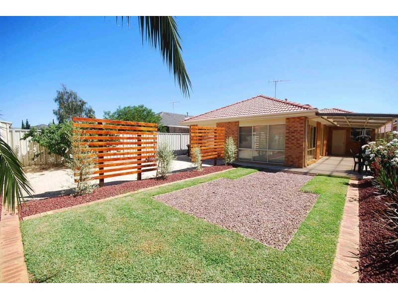 32 William Circuit, Caroline Springs VIC 3023