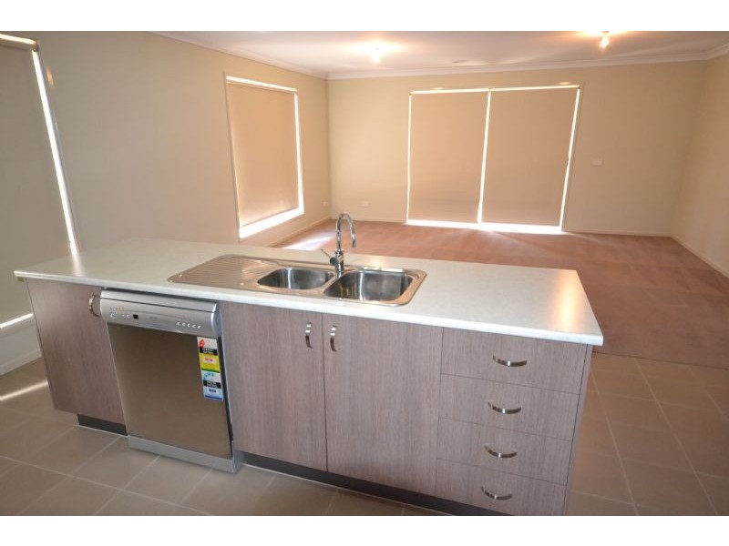 15 Abernethy Ave, Deer Park VIC 3023