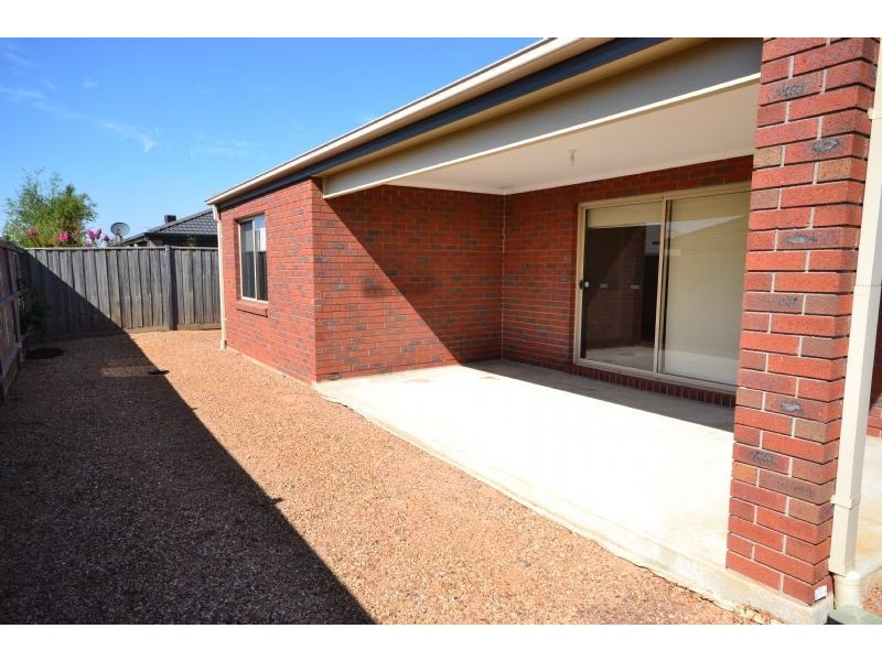 15 Abernethy Ave, Deer Park VIC 3023