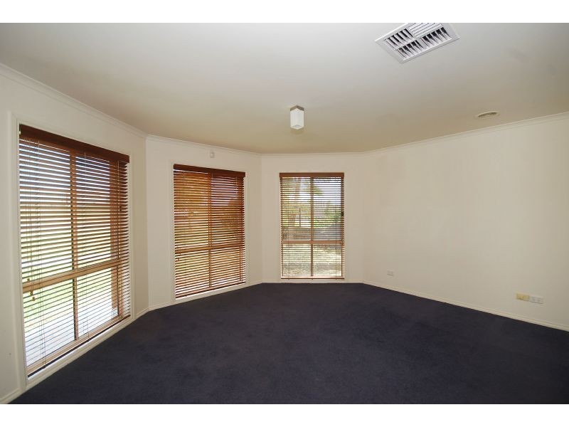 54  Robinsons Road, Deer Park VIC 3023