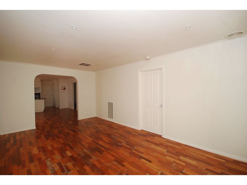 54  Robinsons Road, Deer Park VIC 3023