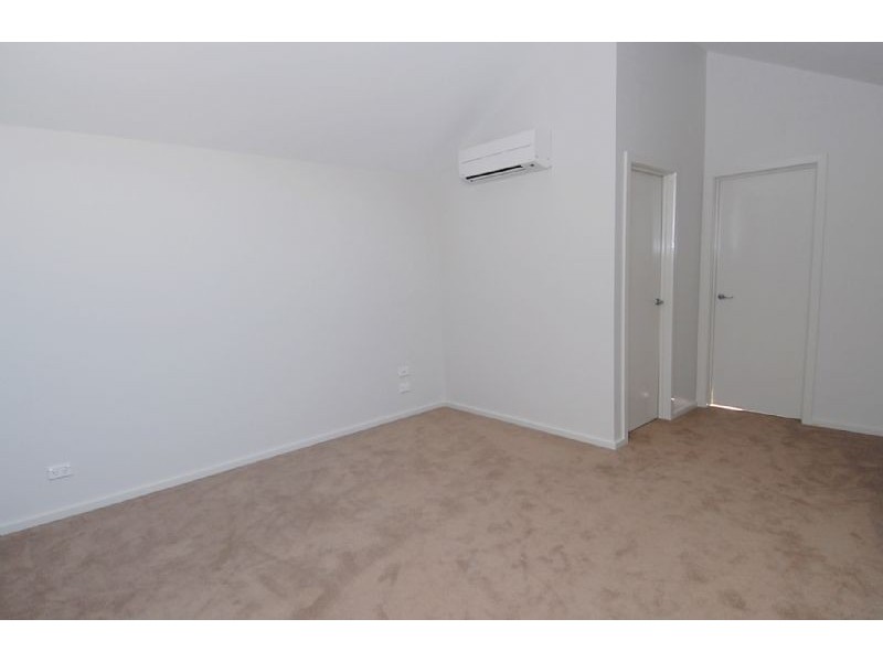 6 Burberry Lane, Deer Park VIC 3023