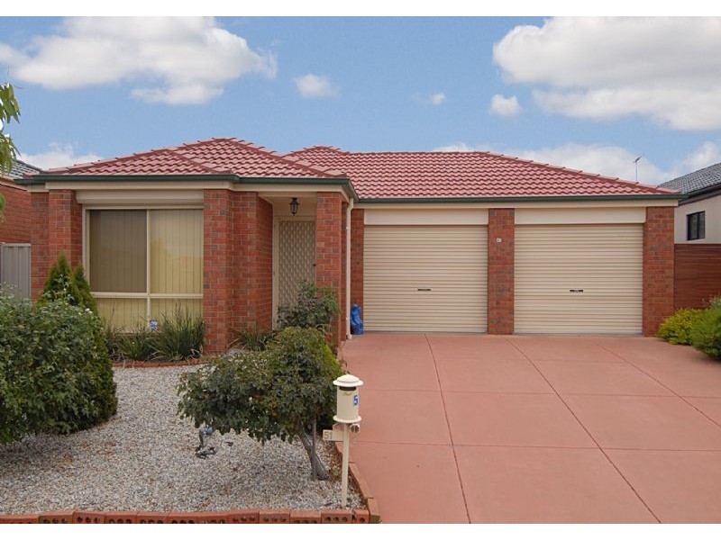 51  Willandra Loop, Caroline Springs VIC 3023