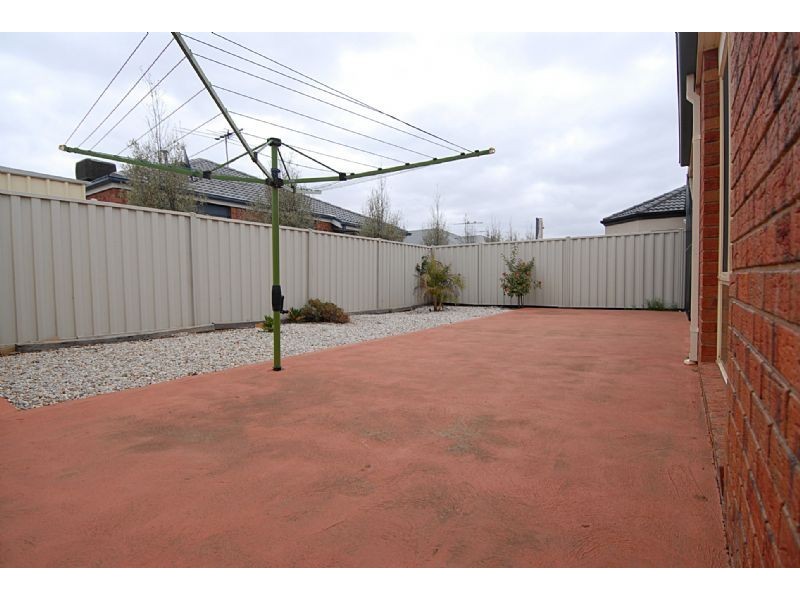 51  Willandra Loop, Caroline Springs VIC 3023