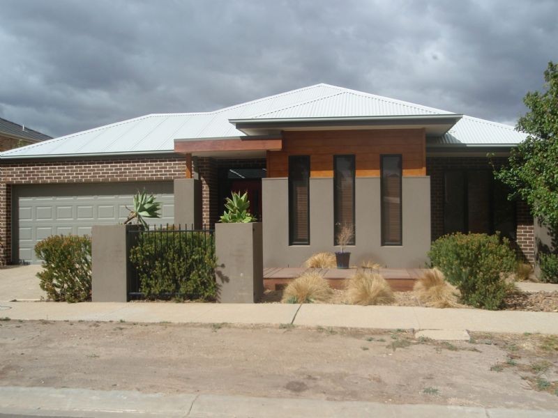 7  Selwyn Close, Caroline Springs VIC 3023