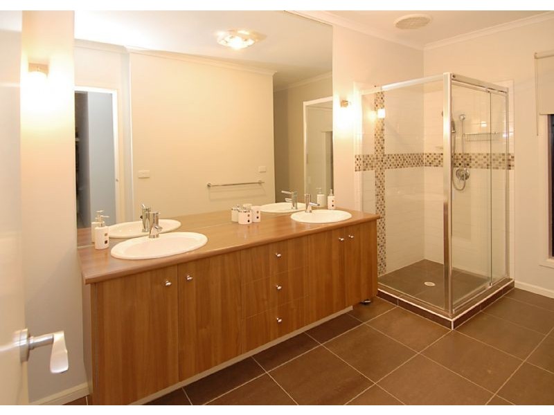 17 Kensington Circle, Derrimut VIC 3030