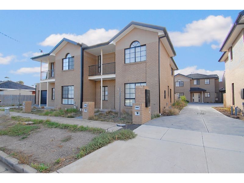 2/64 Doherty Street, Deer Park VIC 3023